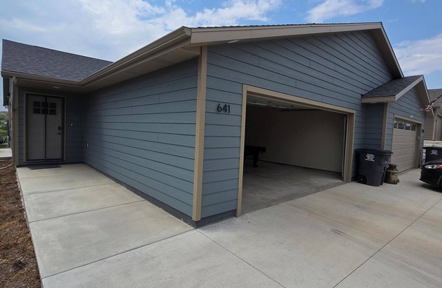 Charming 3-bedroom townhome with AC and WiFi in wonderful Box Elder