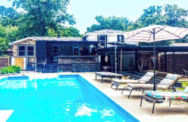 Charming 3-br House in Nashville. 15m downtown,10m Airport,5m zoo. HotTub n Pool