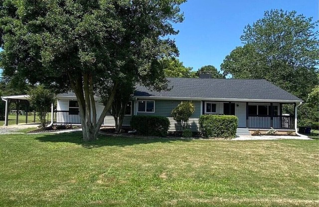 Charming 4-bedroom house with AC and WiFi in wonderful Winston-Salem