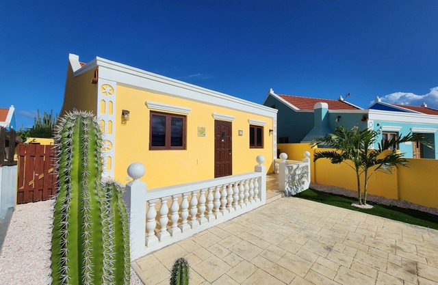 Charming 4-bedroom house with WiFi and AC in pleasant Noord