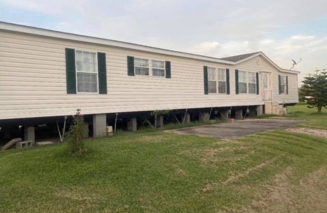 Charming 5-bedroom mobile home with AC in Buras