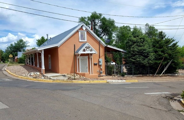 Charming Adobe Home near Historic Old Town Plaza