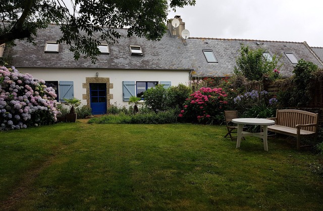 Charming and cosy renovated Penty just a stone's throw from the Bay of Tréguennec