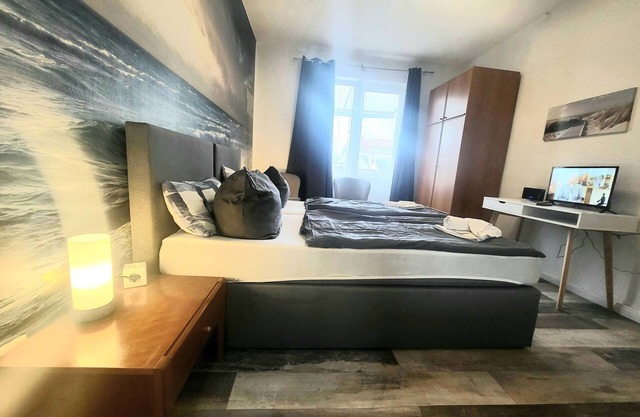 "Charming and Cozy Hotel in Cuxhaven City Center, Steps from the Harbor