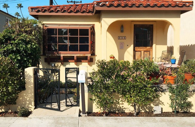 Charming and Historic Seal Beach Bungalow - Steps To The Beach And Main Street