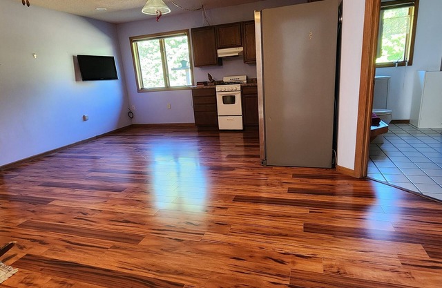 Charming and Quiet 1-bedroom apartment in Elk Mound with AC, WiFi