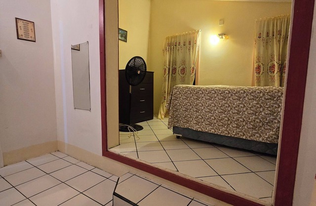 Charming and spacious 2-bedroom 1 bath house in lovely Castries with WiFi, AC,