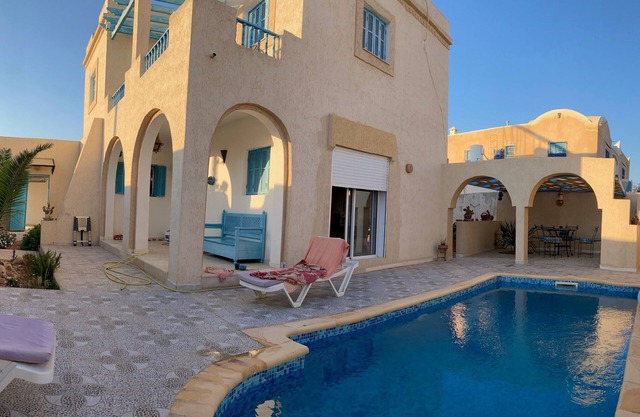 CHARMING AND STANDING PRIVATE SWIMMING POOL VILLA IN DJERBA, 200m from the sea