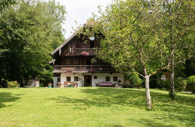 Charming and Unique Austrian House right by the Irrsee & Mondsee