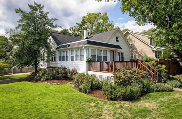 Charming Annapolis Home with Cozy Outdoor Hangout