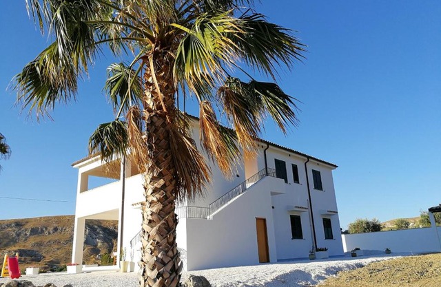 Charming apartment in Montallegro with sea view