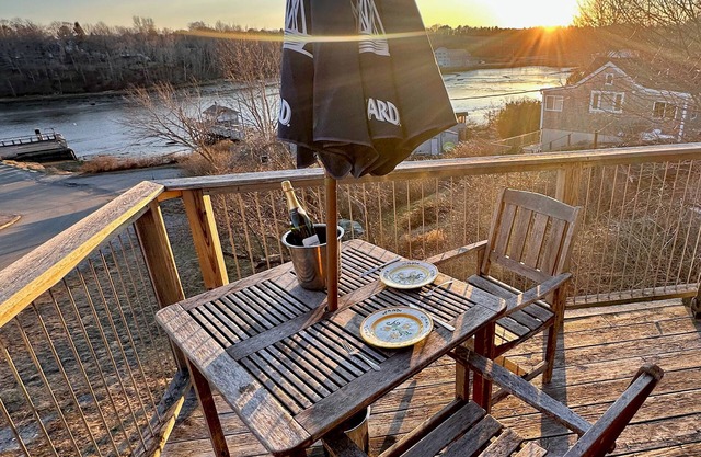 Charming Apartment in Thomaston with Water Views