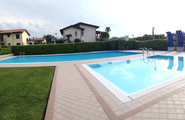 Charming apartment, with pool in countryside 1.200m from Town