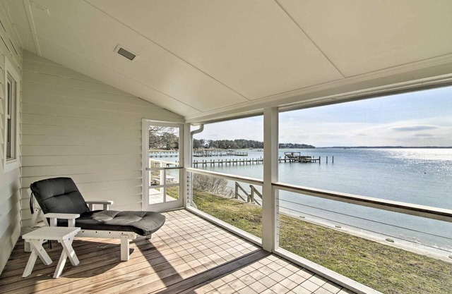 Charming Beach Cottage on Fishing Bay