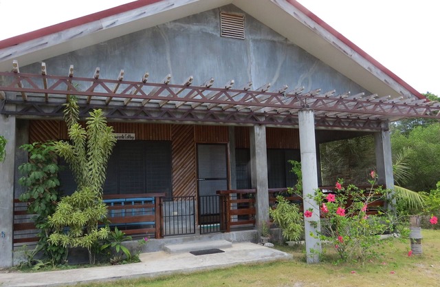 Charming Beach-Front 2-bedroom House in marvelous Santander with AC and Wifi.