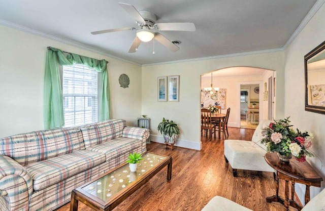 Charming Beaufort Getaway Walk to the Waterfront!