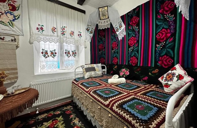 Charming bed & breakfast in fabulous Băcioi with WiFi, AC