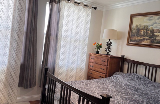 Charming bedroom with private bathroom in Cypress, California with AC, Internet