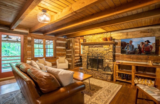Charming Cabin Near Blue Ridge Mountains