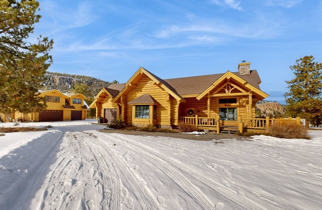 Charming cabin surrounded by trees with deck, grill, fireplace, games, & W/D