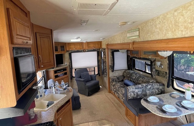 Charming Camper in Prime La Mesa Location – WiFi & inside parking Included