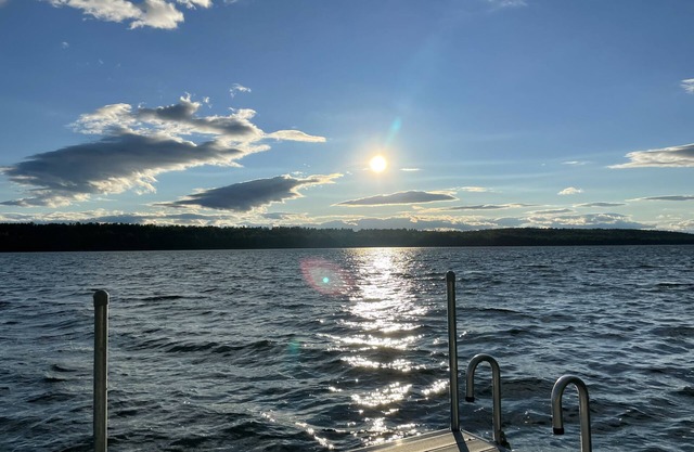 Charming Cape with Wall of Windows facing Pleasant Lake for Sunset Views!