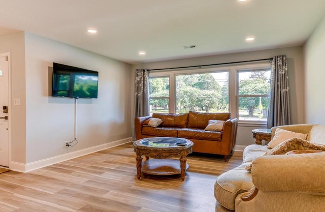 Charming Charlotte Home 2 Mi to Downtown!