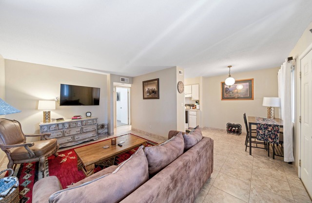 Charming Condo in Downtown Wickenburg - Walk to Events, Shopping and Dining