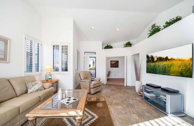 Charming Condo With Golf Course View