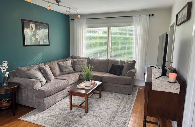 Charming Country Getaway – Nestled and Cozy Retreat with Outdoor Fun!
