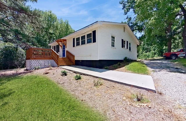 Charming Country Home with Nature Trails and Modern Comforts