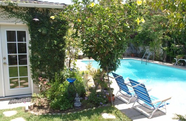 Charming Culver City Cottage w/Shared Pool+garden