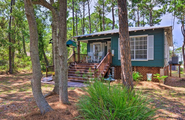 Charming Dauphin Island Home ~ 1 Mi to Beach!