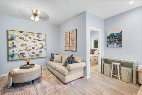 Charming Downtown Guest Home