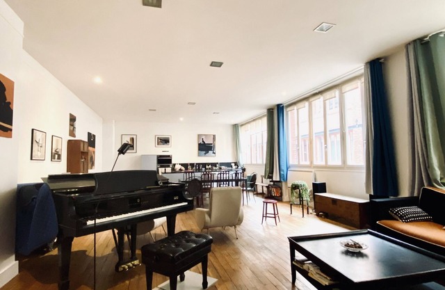 Charming Duplex in the heart of the Bastille. Family-friendly!