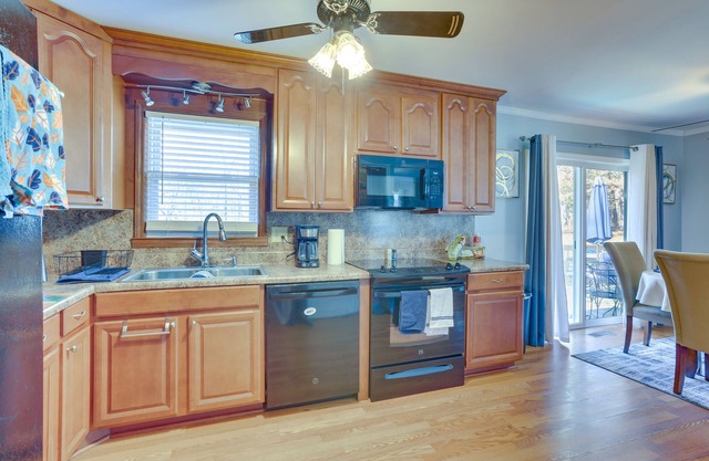 Charming Eden Home w/Furnished Deck & Fire Pit!