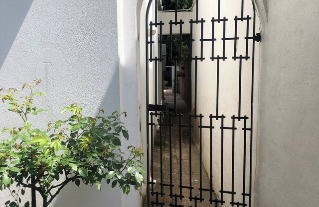 Charming Executive Studio, Solar Power, Wifi