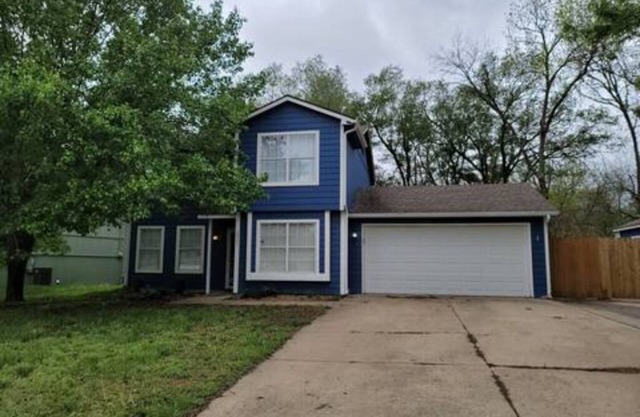 Charming family friendly 4-bedroom house with AC, WiFi in fabulous Lawrence.