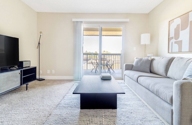 Charming Foster City 2BR w/Gym, Pool, W/D, near highways, by Blueground