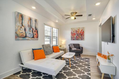 Charming Gulf Coast Cottage - 1 Mile to the Coast!