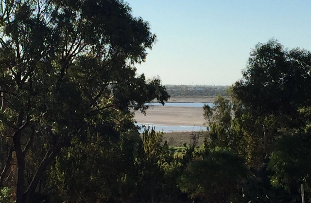 Charming Hilltop Cottage: Lake view with lots of garden around