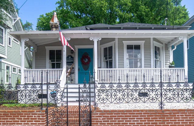 Charming Historic Empie-Possion Cottage