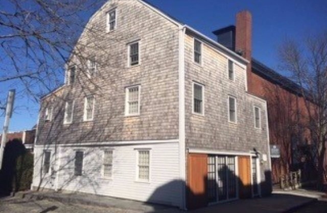 Charming historic home, steps away from Top places: Thames St & Bowen's Wharf