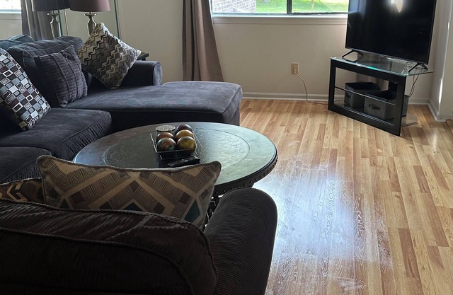 Charming home 5 minutes to Camp Lejeune and Beaches