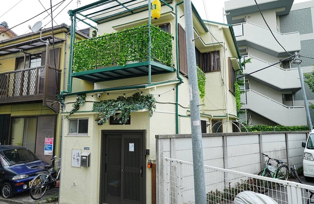 Charming House by the Cherry Blossoms of Takino River