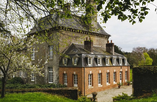 Charming house in 18th-century castle with garden and fireplace