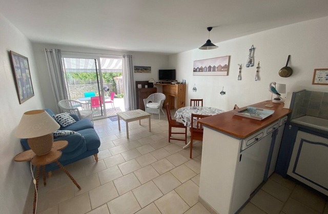 Charming house near the beach and village center of Ars en Ré,