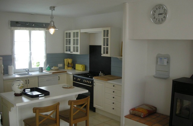 Charming house near the beach, detached, not overlooked, WIFI.