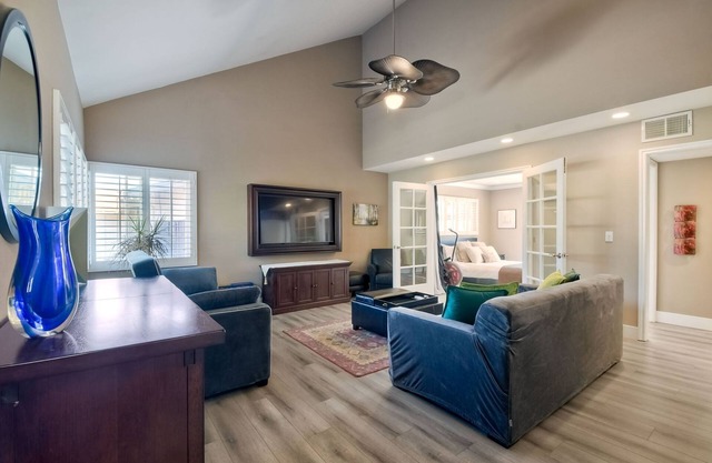 Charming La Jolla Area, 4bd/2bth w/Putting Green and NEW Ping Pong Table!