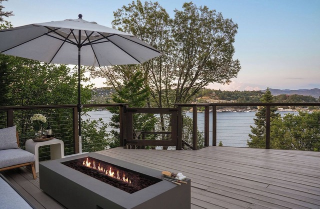 Charming Lake Retreat - Spectacular Lake Views In Coveted Palisades Neighborhood